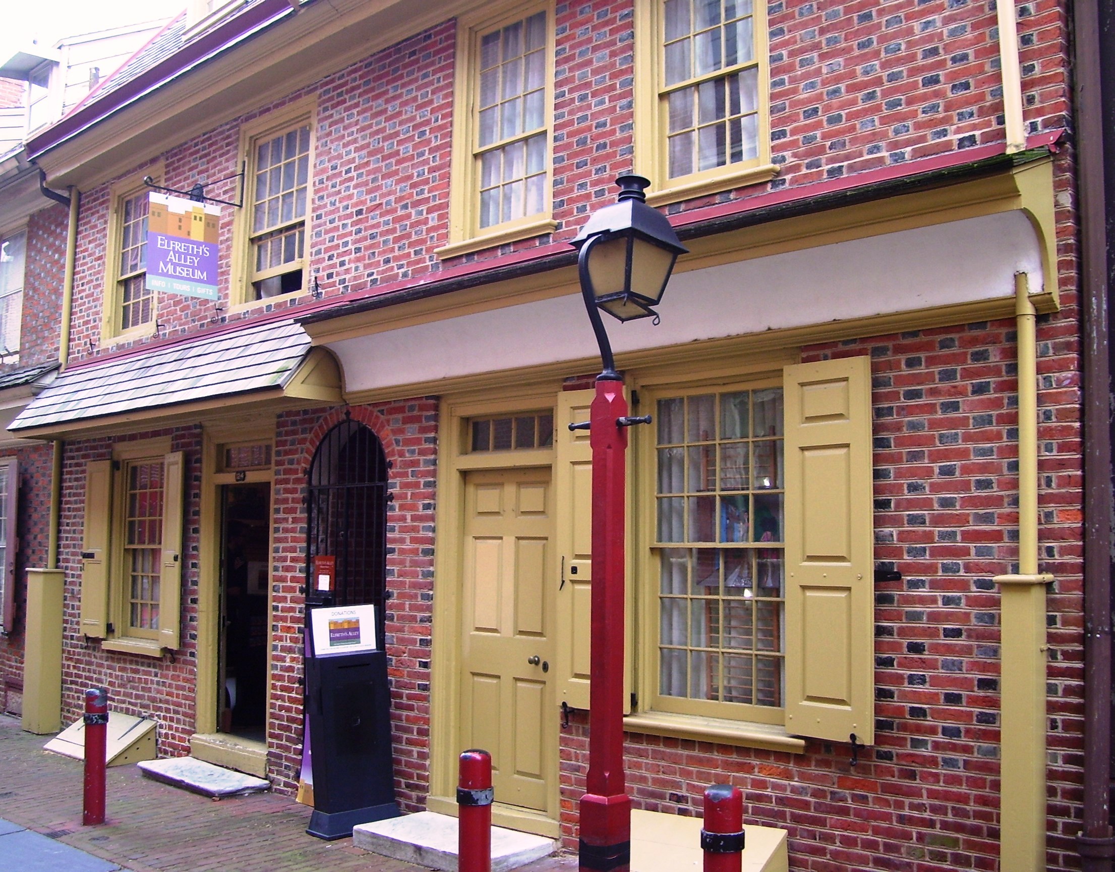 Elfreth's Alley historic street