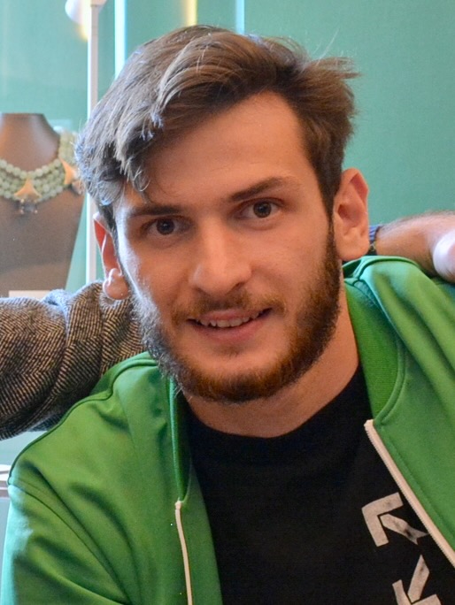 Khvicha Kvaratskhelia playing